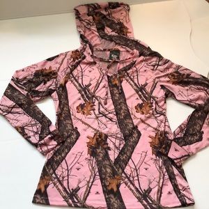 NWOT Wilderness Dreams Pink MossyOak Camo Hoodie Long Sleeve top Size Small